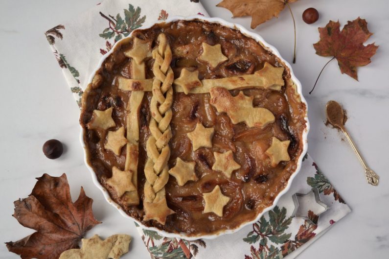 Toffee Apple Pie • Hollie Berries