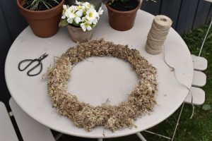 DIY Foraged Spring Wreath • Hollie Berries