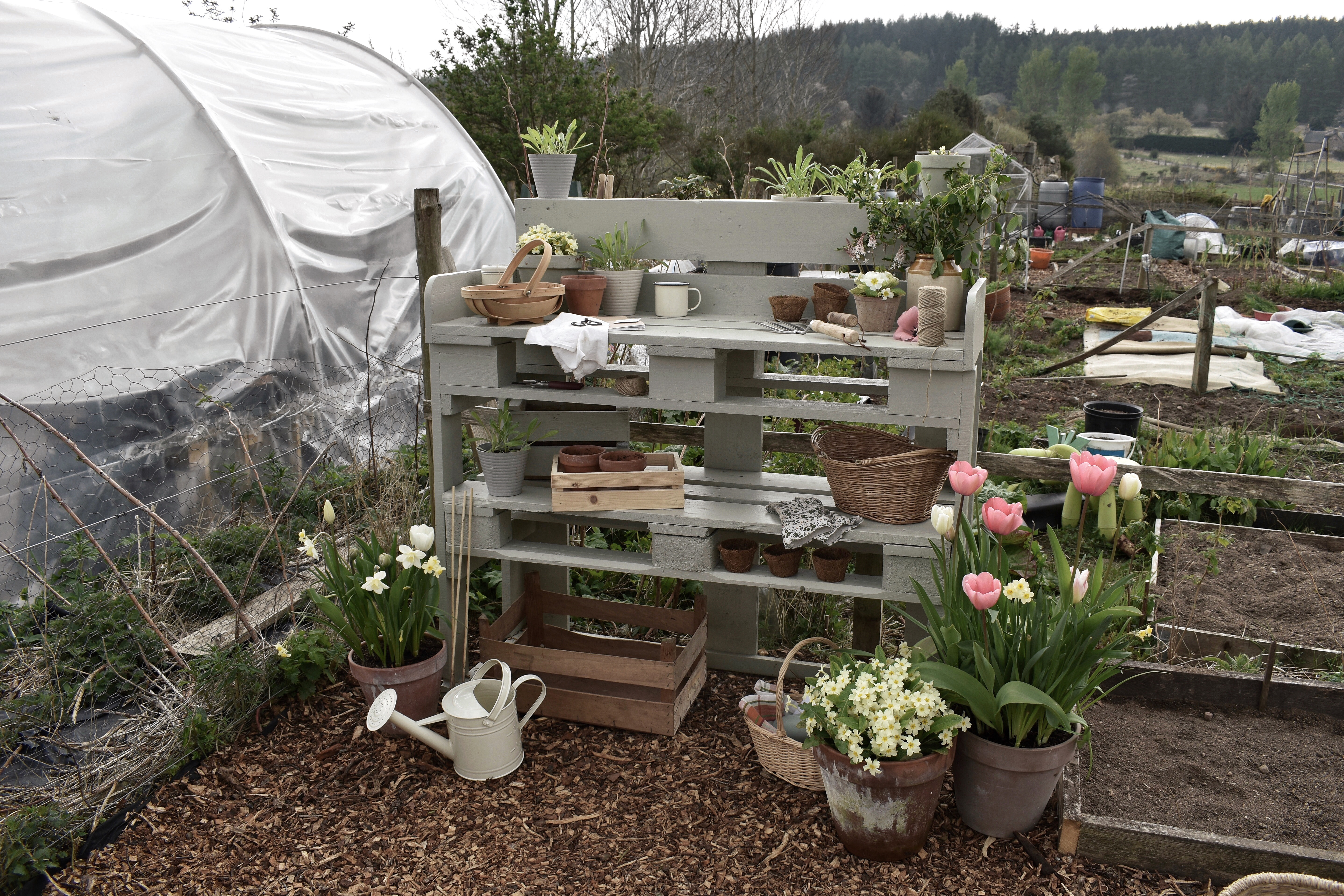 pallet garden potting table